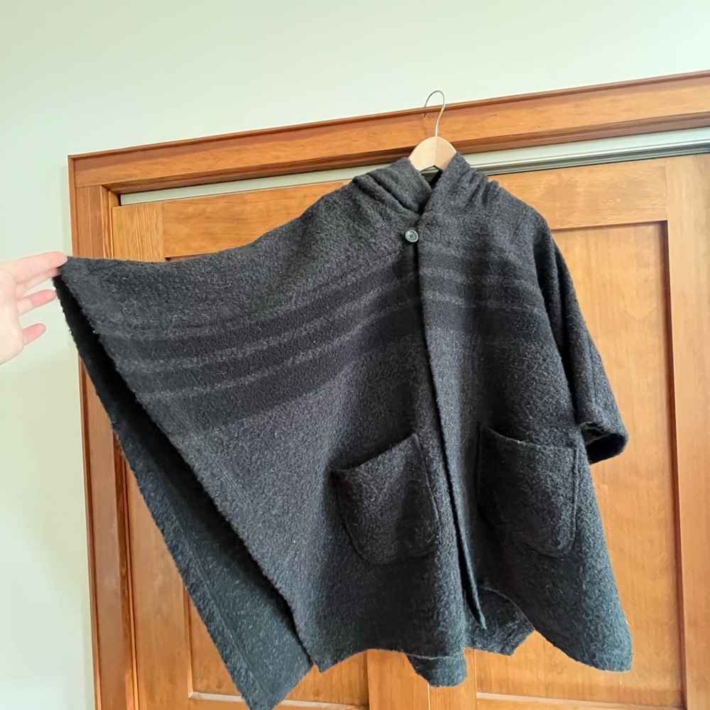 Aritzia TNA Poncho - Picture 2 of 6